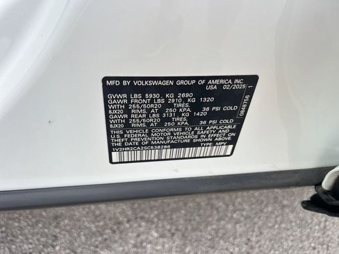 Used 2025 Volkswagen Atlas SE AWD/4WD image 36