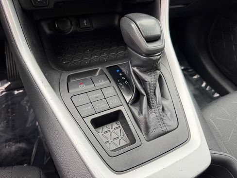 Used 2021 Toyota RAV4 XLE AWD/4WD image 25