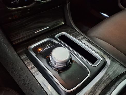 Used 2019 Chrysler 300 Touring w/ Driver Convenience Group RWD image 9