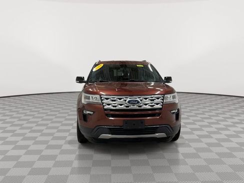Used 2018 Ford Explorer XLT w/ Equipment Group 202A image 3