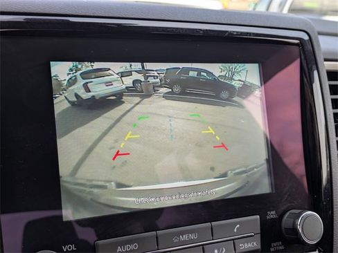 Used 2024 Nissan Frontier SL w/ Technology Package image 23