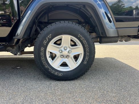 Used 2021 Jeep Gladiator Sport AWD/4WD image 9