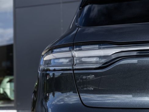 Certified 2026 Porsche Macan AWD/4WD image 14