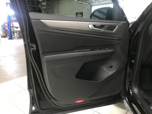 Used 2024 Volkswagen Atlas Cross Sport SE w/ Panoramic Sunroof Package image 7