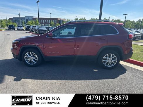 Used 2016 Jeep Cherokee Latitude w/ Cold Weather Group FWD image 7