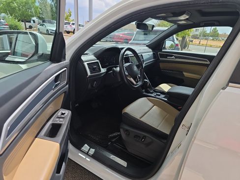 Used 2022 Volkswagen Atlas Cross Sport SE AWD/4WD image 7