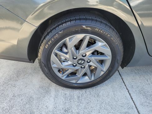 Used 2024 Hyundai Elantra SEL FWD image 8