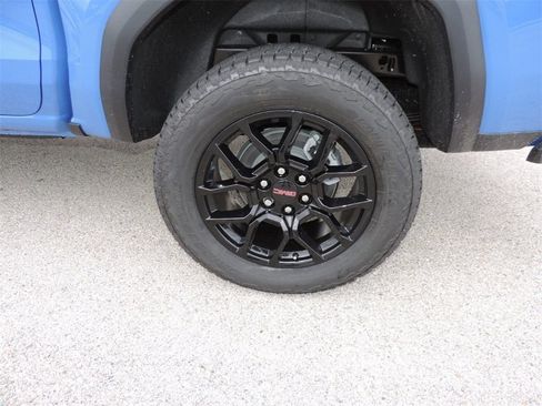 New 2025 GMC Canyon Elevation w/ Convenience Package image 9