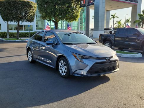 Used 2025 Toyota Corolla LE FWD image 2