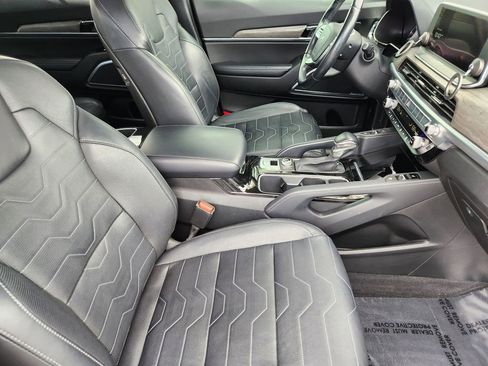 Used 2022 Kia Telluride SX w/ SX Prestige Package image 4