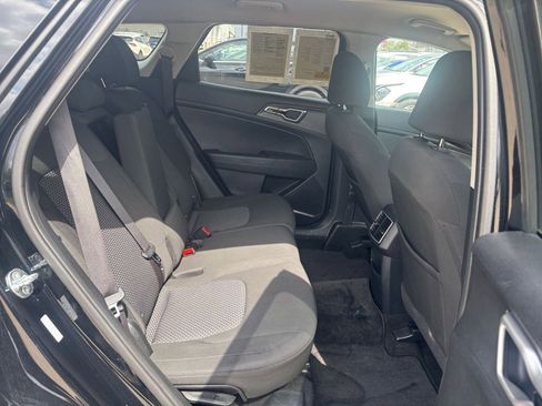 Used 2025 Kia Sportage LX image 24