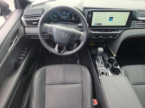 Used 2025 Toyota Camry XSE FWD image 17