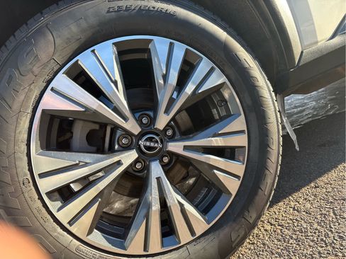 Used 2023 Nissan Rogue SV image 11