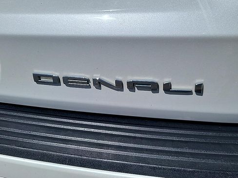 Used 2023 GMC Yukon XL Denali w/ LPO, Floor Liner Package AWD/4WD image 34