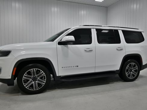 Used 2022 Jeep Wagoneer Series III AWD/4WD image 26