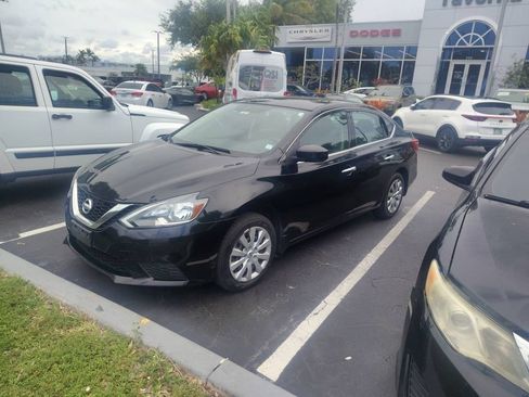 Used 2016 Nissan Sentra S FWD image 1