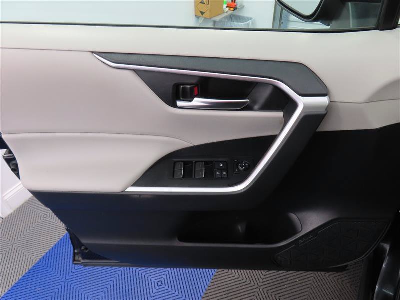 Used 2022 Toyota RAV4 XLE w/ Convenience Package AWD/4WD image 12