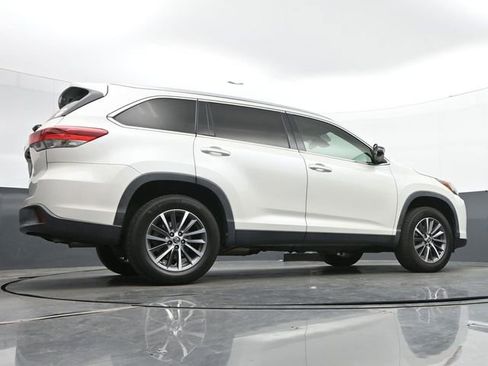 Used 2019 Toyota Highlander XLE image 18
