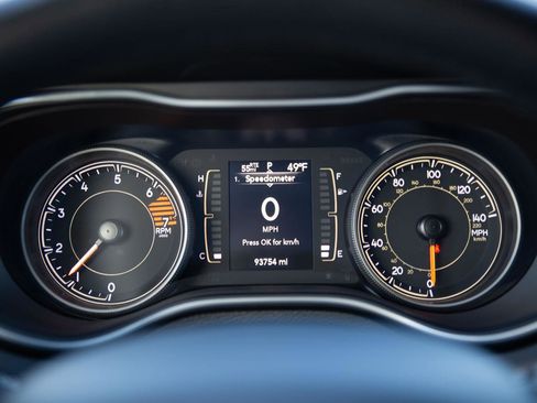 Used 2021 Jeep Cherokee Latitude Plus image 14