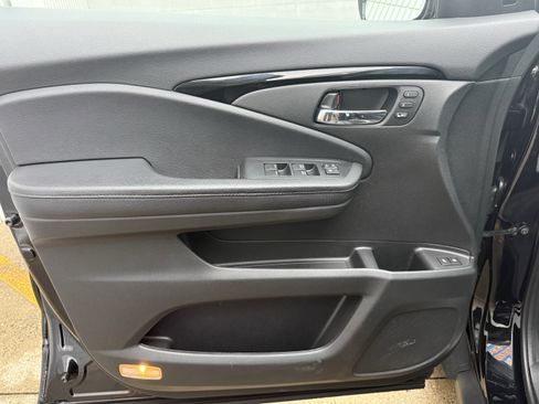 Used 2022 Honda Pilot Touring image 13