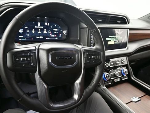 Used 2023 GMC Yukon XL Denali Ultimate image 11