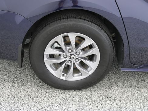 Used 2026 Toyota Sienna XLE FWD image 6