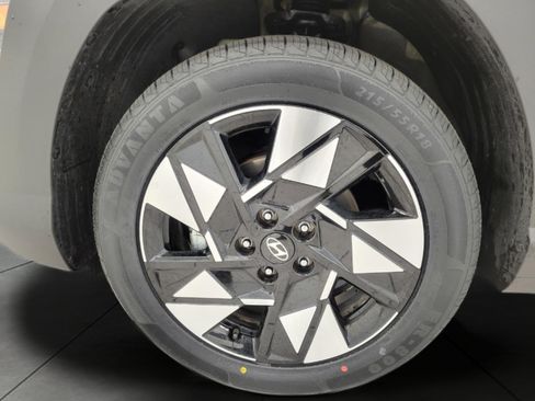 Used 2025 Hyundai Kona SEL FWD image 3