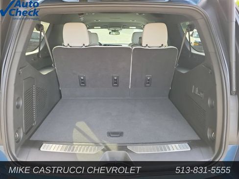 Used 2025 Chevrolet Suburban Premier AWD/4WD image 30