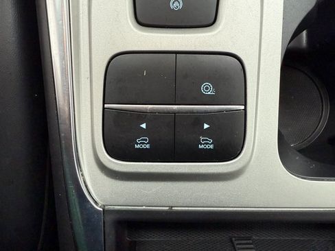 Used 2022 Ford Explorer XLT w/ Equipment Group 202A image 22