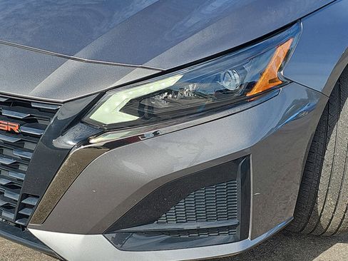 Used 2023 Nissan Altima 2.5 SR w/ SR Premium Package FWD image 33