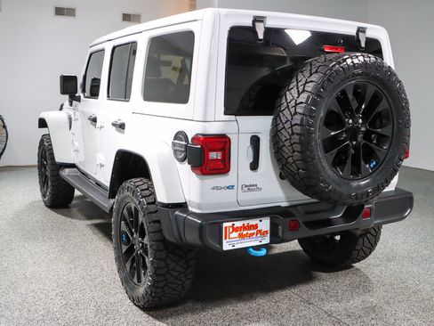 Used 2022 Jeep Wrangler Unlimited Sahara image 9