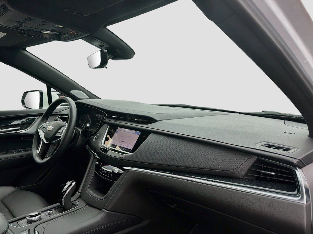 Used 2025 Cadillac XT5 Premium Luxury w/ Technology Package AWD/4WD image 30