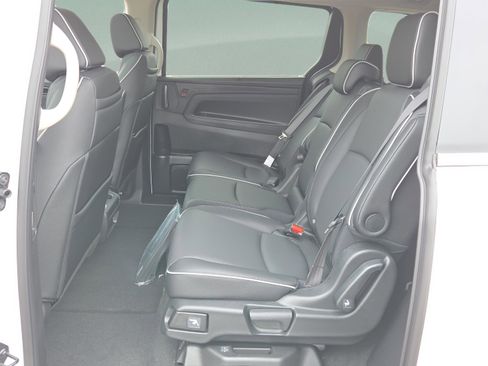 New 2026 Honda Odyssey Touring image 11
