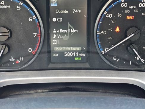 Used 2018 Toyota RAV4 XLE AWD/4WD image 22