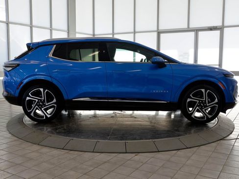 Used 2025 Chevrolet Equinox EV LT w/ Convenience Package II image 9