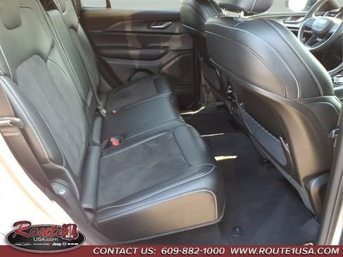 Used 2023 Jeep Grand Cherokee Altitude AWD/4WD image 25
