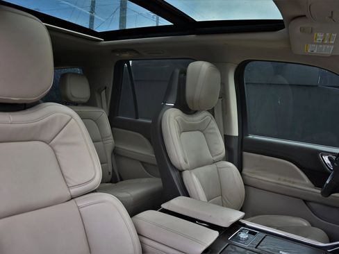 Used 2022 Lincoln Navigator Reserve image 14