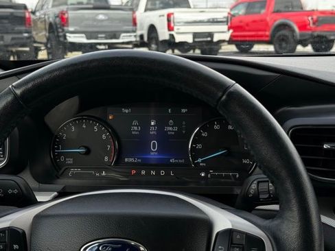 Used 2022 Ford Explorer XLT w/ Equipment Group 202A image 8