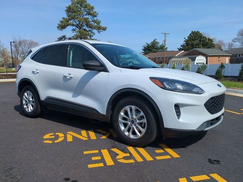 Used 2022 Ford Escape SE image 2