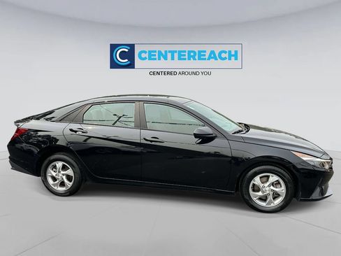 Used 2023 Hyundai Elantra SE FWD image 4