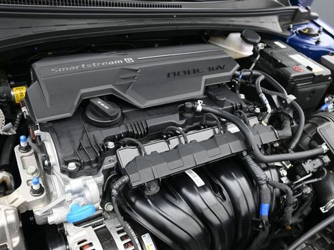 Certified 2025 Hyundai Elantra Sport image 28