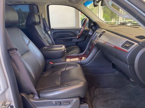 Used 2013 Cadillac Escalade Premium AWD/4WD image 36