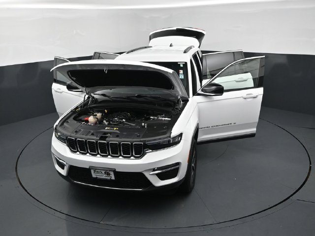 Certified 2025 Jeep Grand Cherokee Limited AWD/4WD image 25