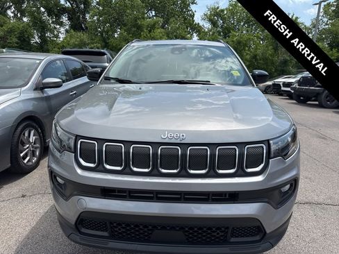 Used 2022 Jeep Compass Latitude w/ Convenience Group AWD/4WD image 3