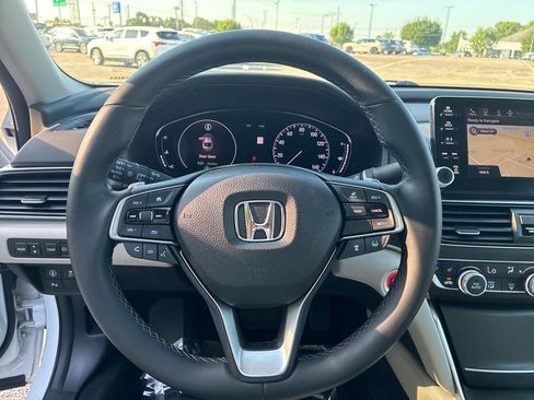 Used 2018 Honda Accord Touring image 12