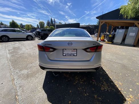 Used 2024 Nissan Altima 2.5 SV FWD image 5