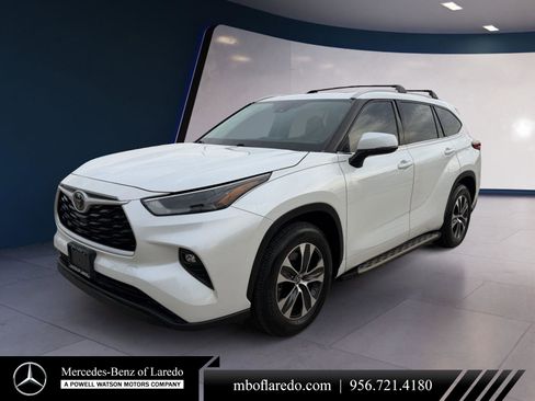 Used 2022 Toyota Highlander XLE image 1