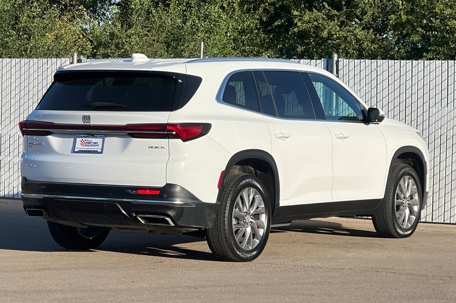 Used 2025 Buick Enclave Preferred AWD/4WD image 4