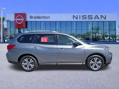 Used 2020 Nissan Pathfinder SV FWD image 4