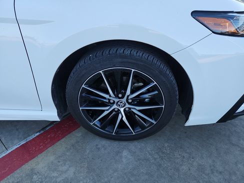 Used 2023 Toyota Camry SE image 9